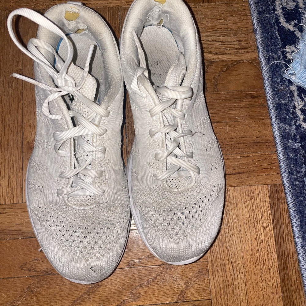 APL Techloom Pro White Running Sneakers